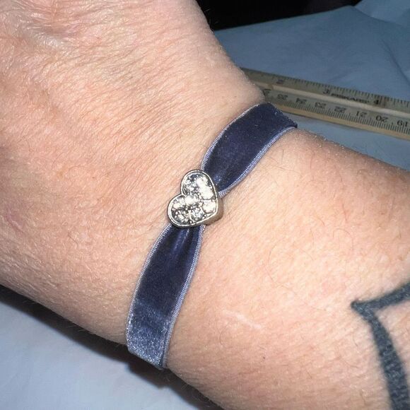 Periwinkle Stretch Velvet and Silver Tone Crystal Heart Bracelet - Picture 1 of 6